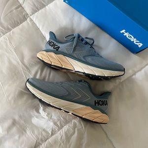 Brand New HOKA Arahi 5